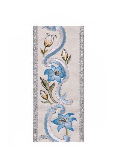 Embroidered chasuble. With square neck.  -...