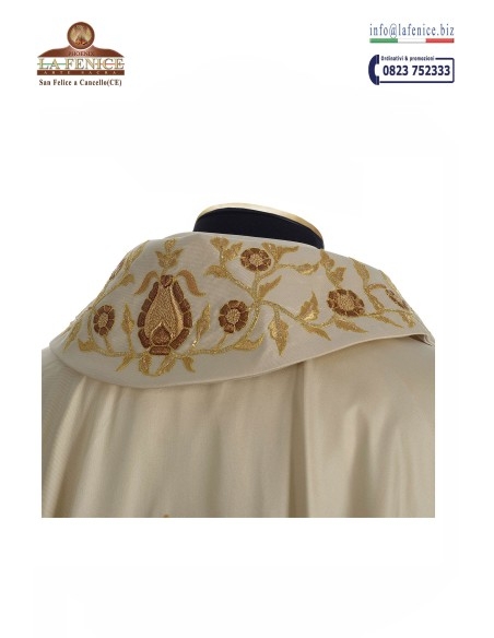 Casulla con bordados a mano - CAS311